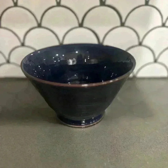 Beautiful dark blue pottery bowl - Picture 1 of 7